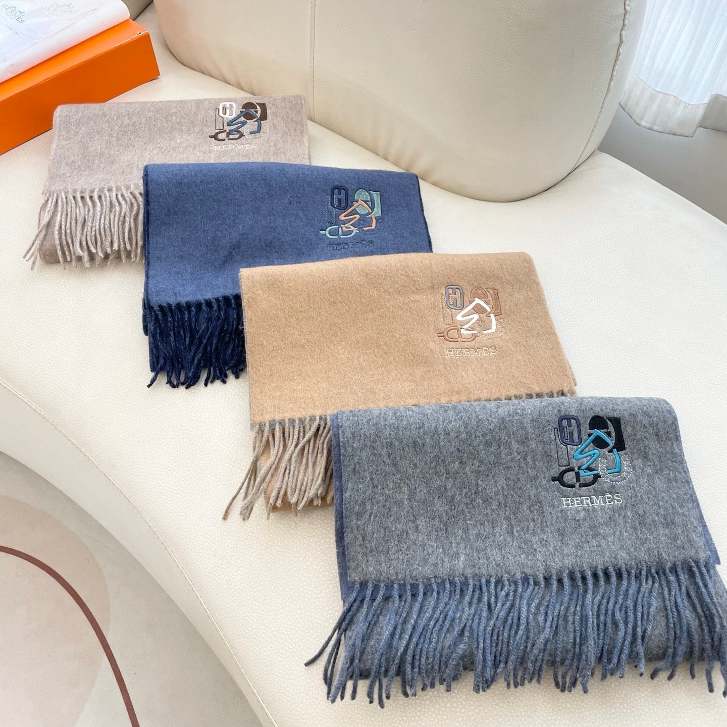 HM 25 Double- Sided Small H Puzzle Scarf 180cm Cashmere Natural Beige 825644