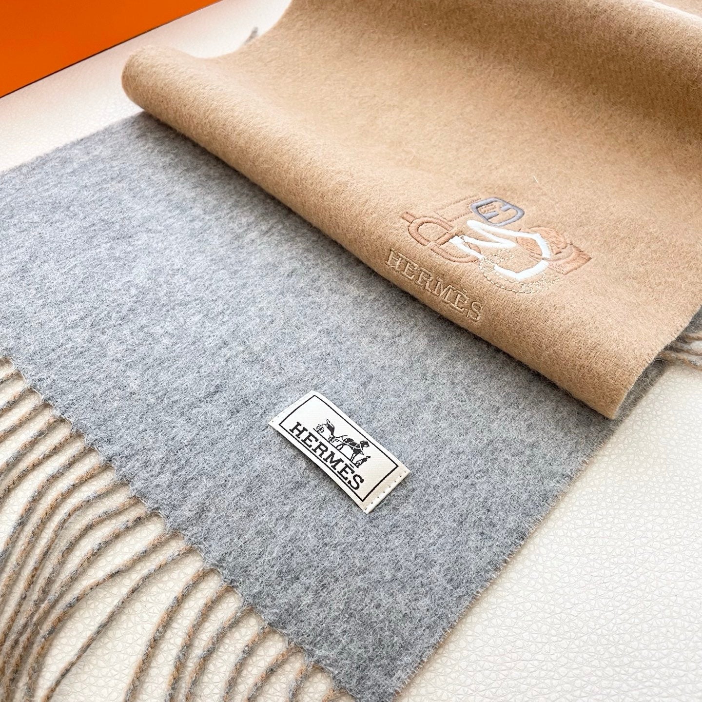 HM 25 Double- Sided Small H Puzzle Scarf 180cm Cashmere Camel Gray 825642