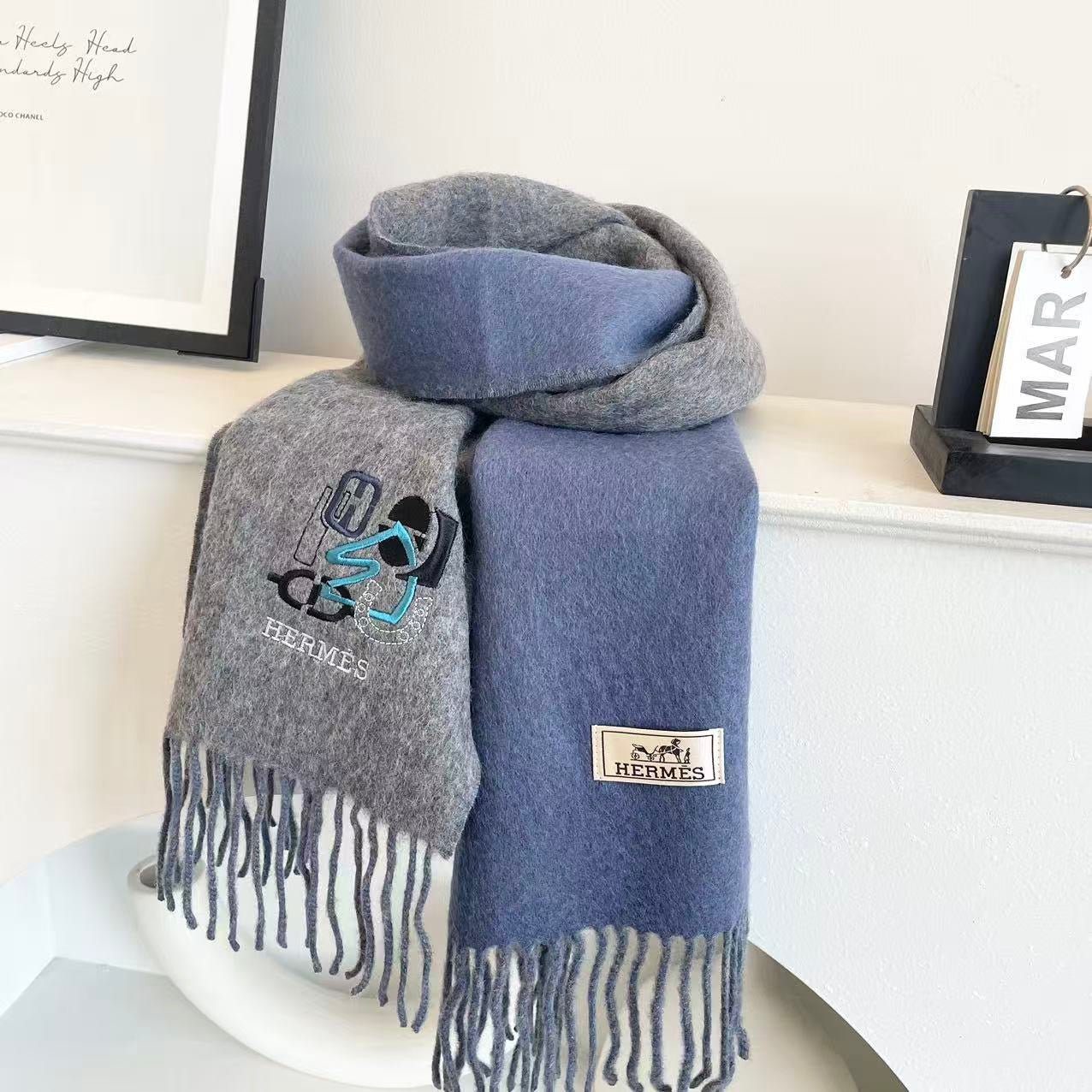 HM 25 Double- Sided Small H Puzzle Scarf 180cm Cashmere Mottled Gray Marble Blue 825641