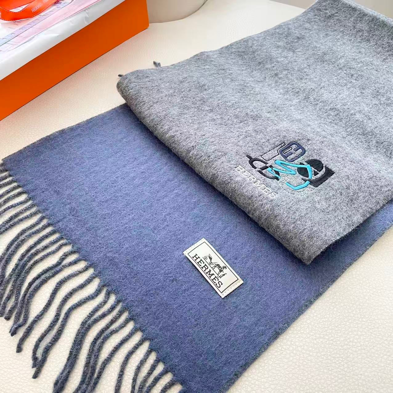 HM 25 Double- Sided Small H Puzzle Scarf 180cm Cashmere Mottled Gray Marble Blue 825641
