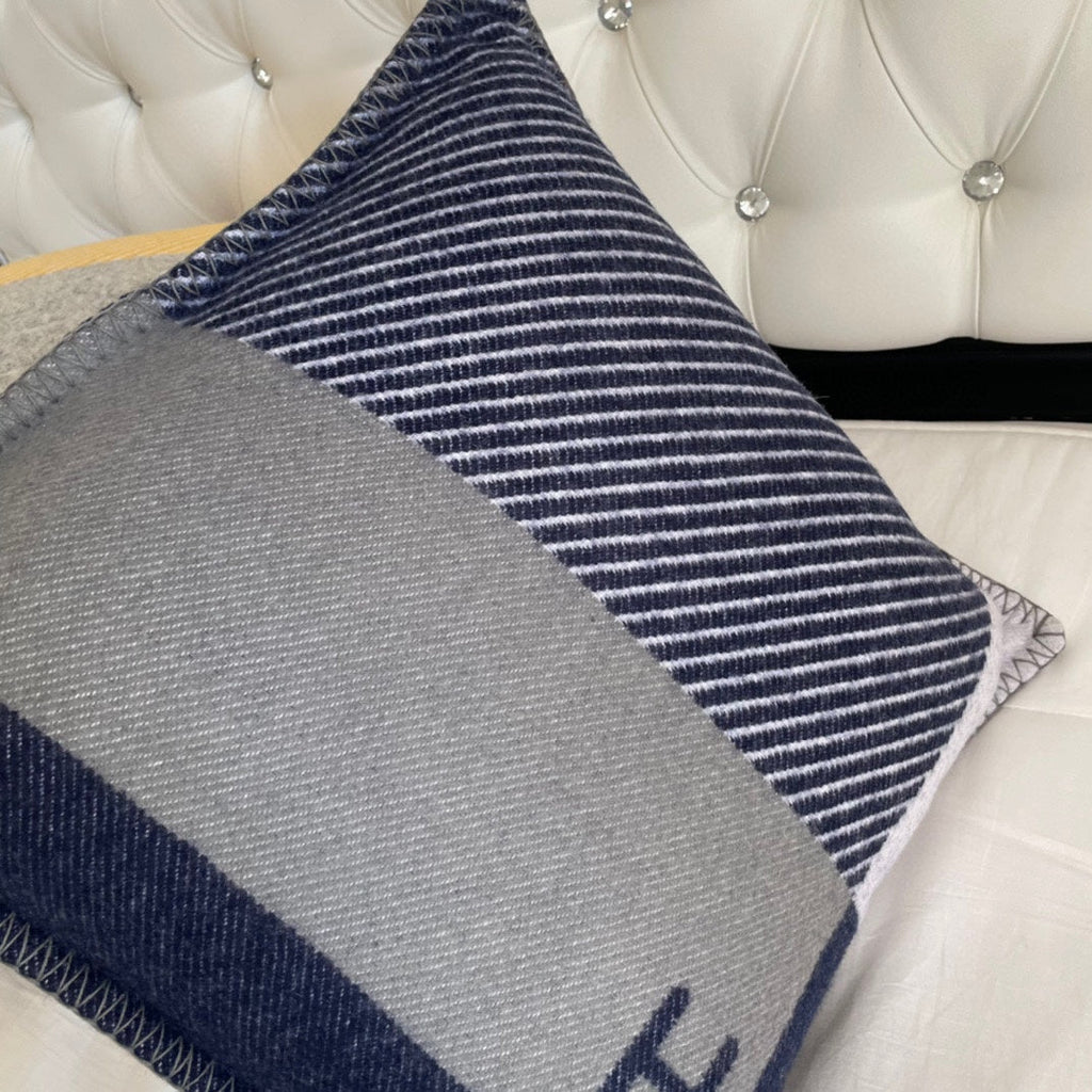 HM H Riviera Pillow 50 x 50cm Marine Cashmere