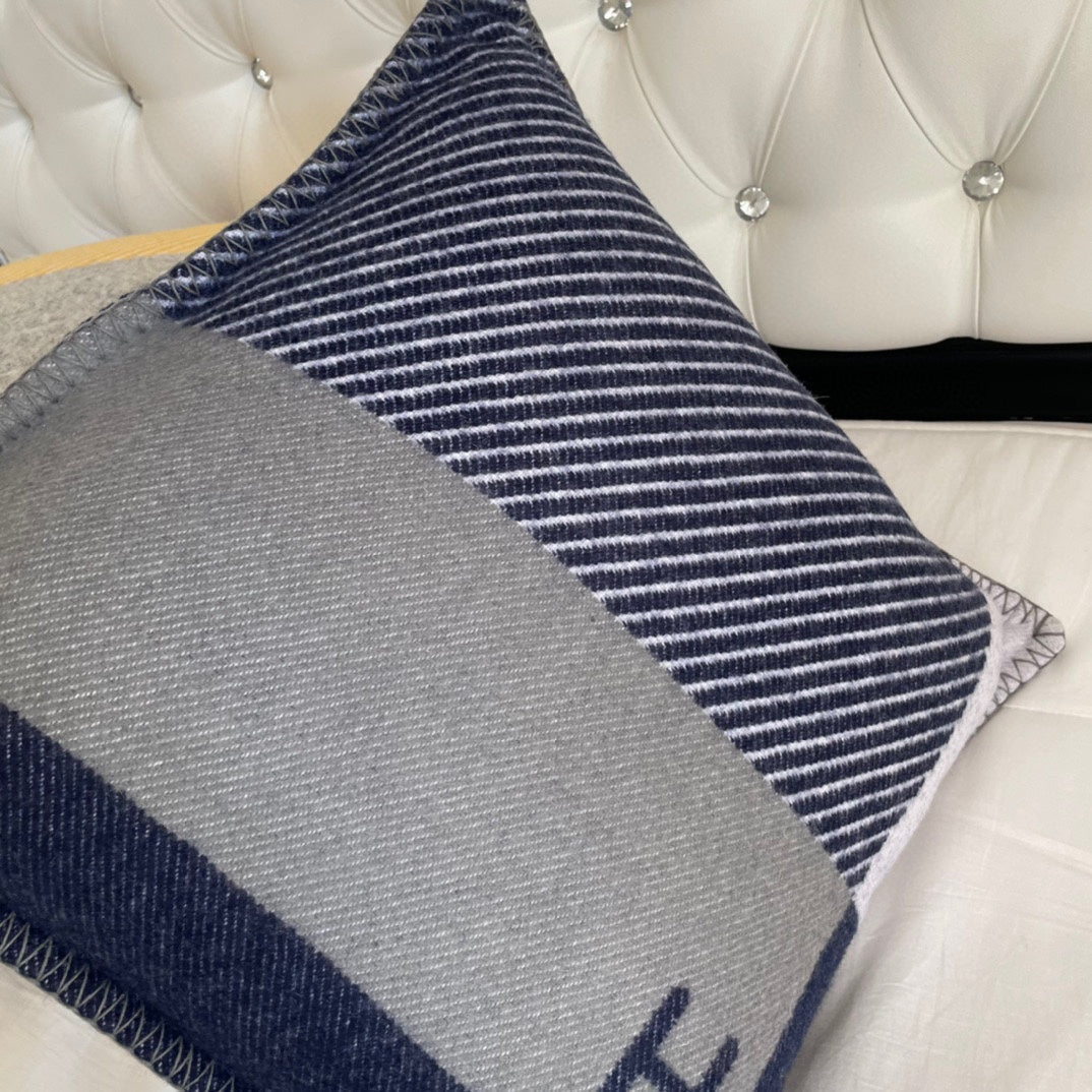 HM H Riviera Pillow 50 x 50cm Marine Cashmere