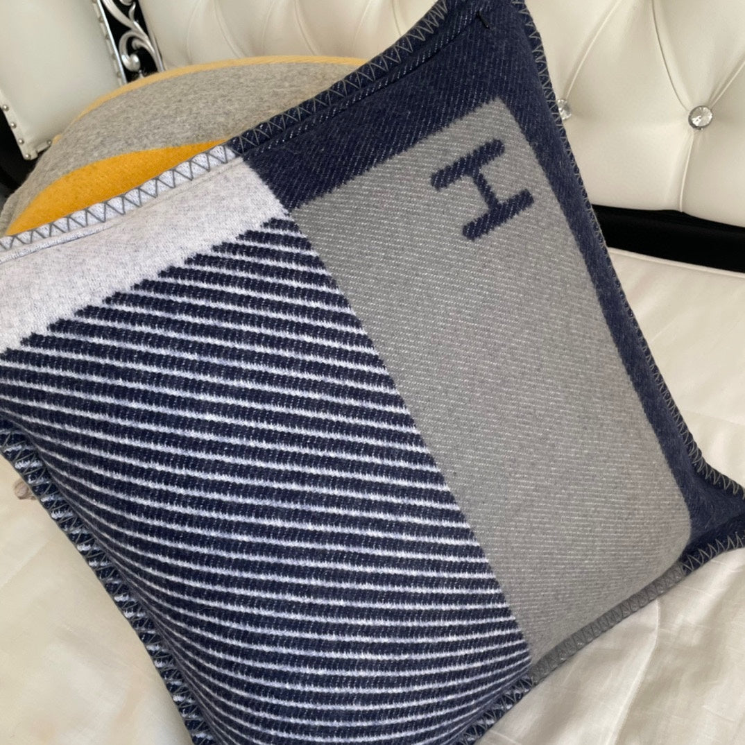 HM H Riviera Pillow 50 x 50cm Marine Cashmere