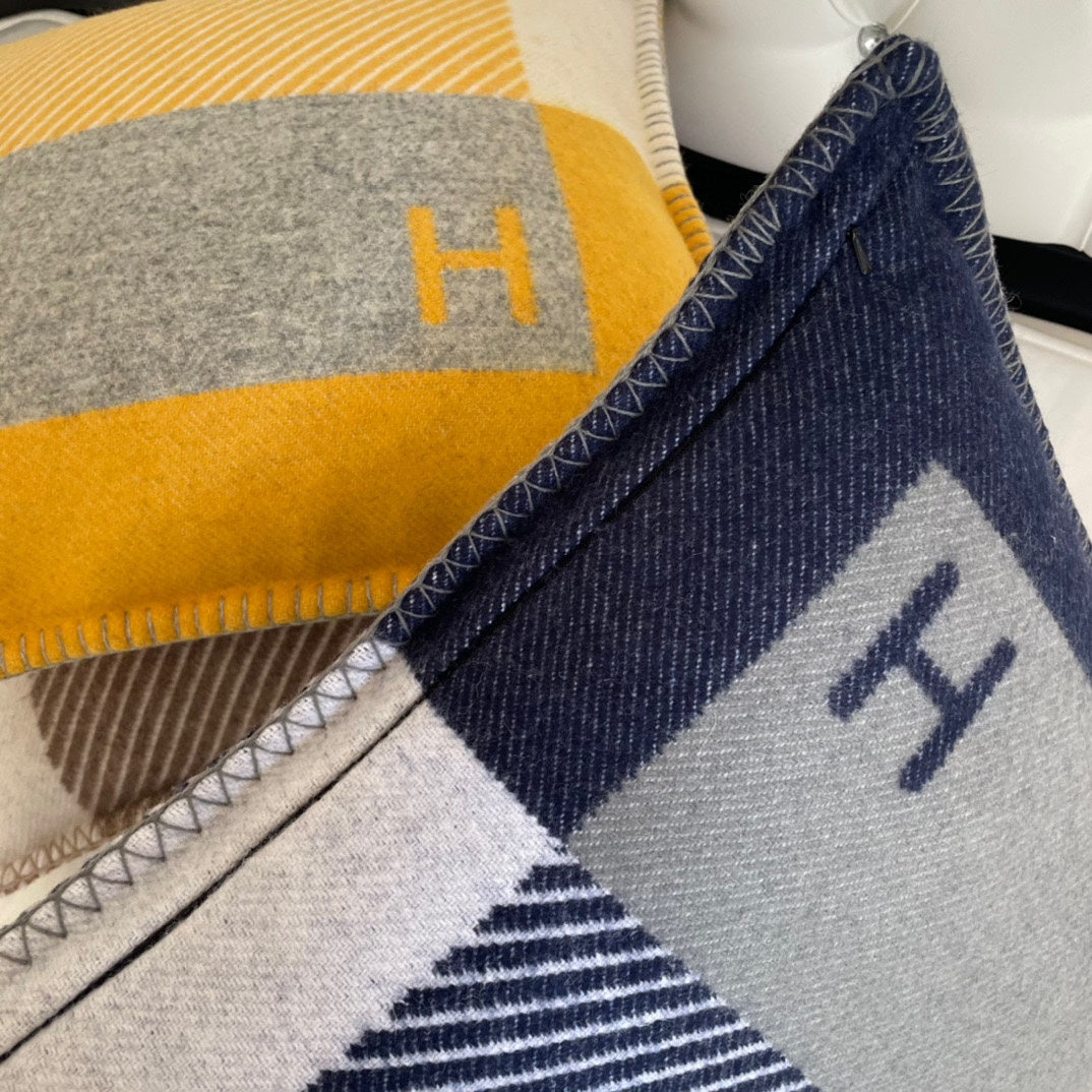 HM H Riviera Pillow 50 x 50cm Marine Cashmere