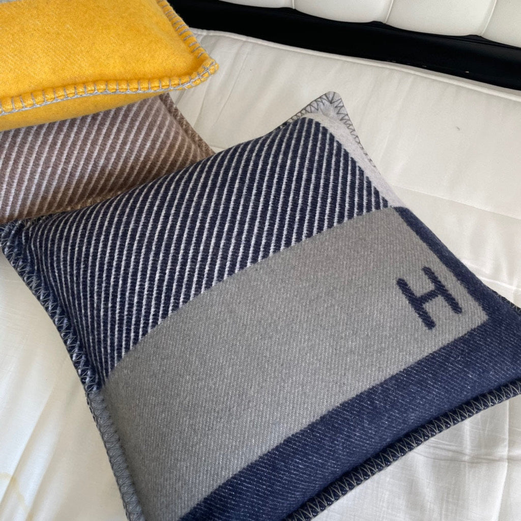 HM H Riviera Pillow 50 x 50cm Marine Cashmere