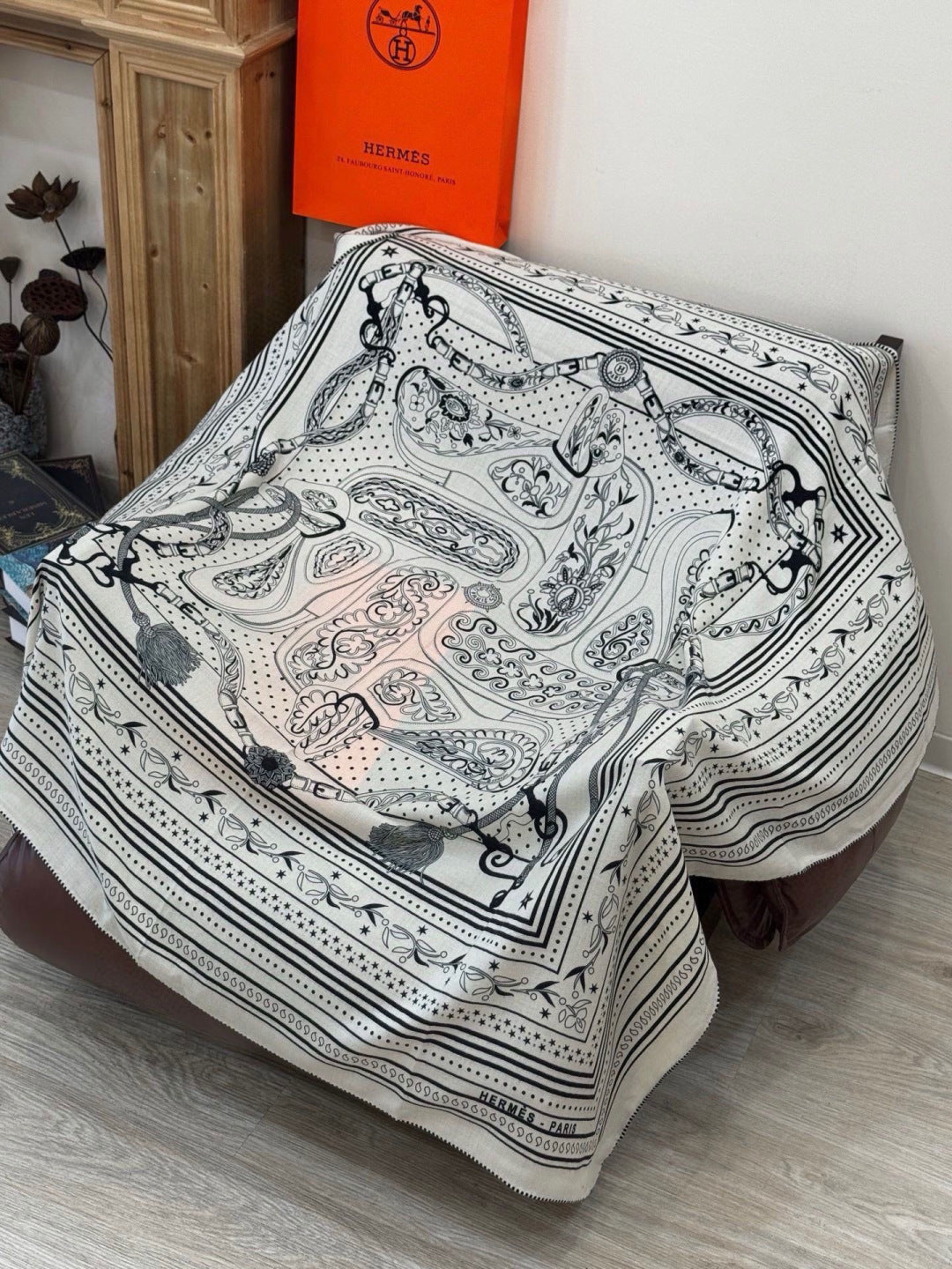 HM 26s Printed Square Scarf 140 In Cashmere And Silk 307278