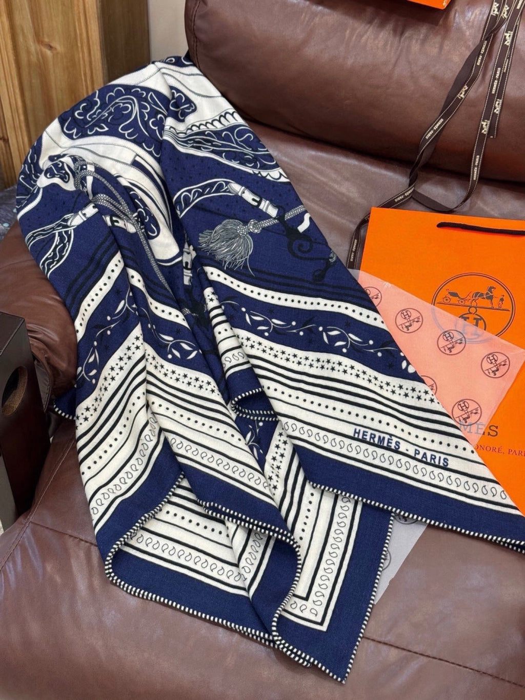 HM 26s Printed Square Scarf 140 In Cashmere And Silk 307280