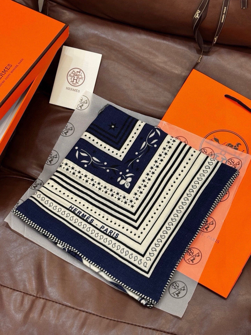 HM 26s Printed Square Scarf 140 In Cashmere And Silk 307280
