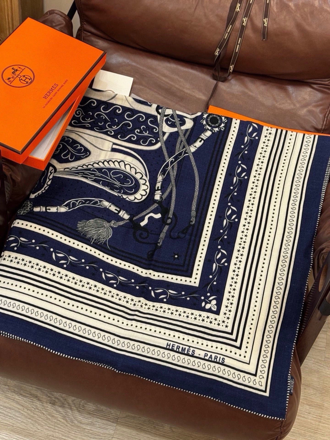HM 26s Printed Square Scarf 140 In Cashmere And Silk 307280