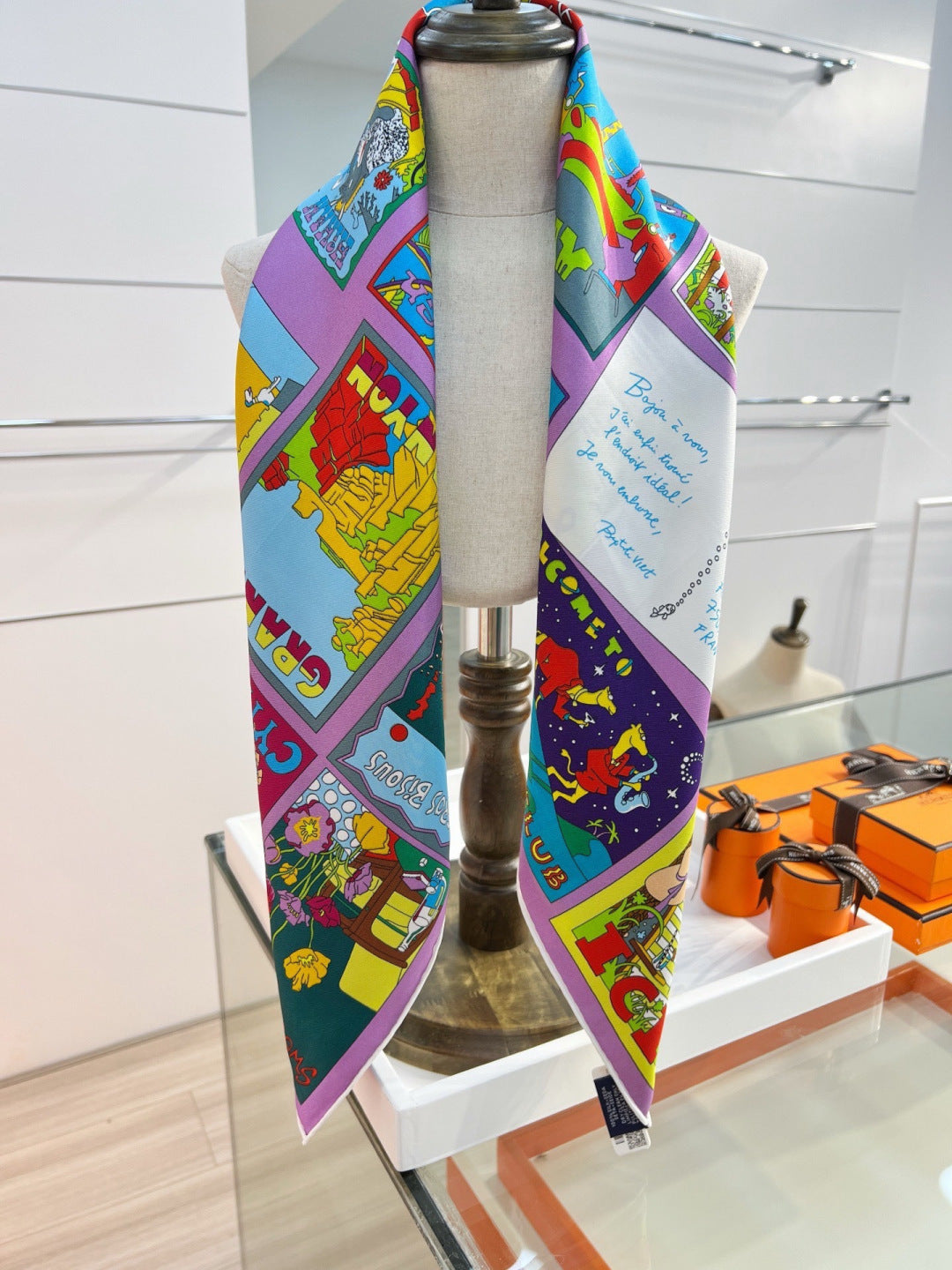HM 26s Printed Square Scarf 88 In Silk 309943