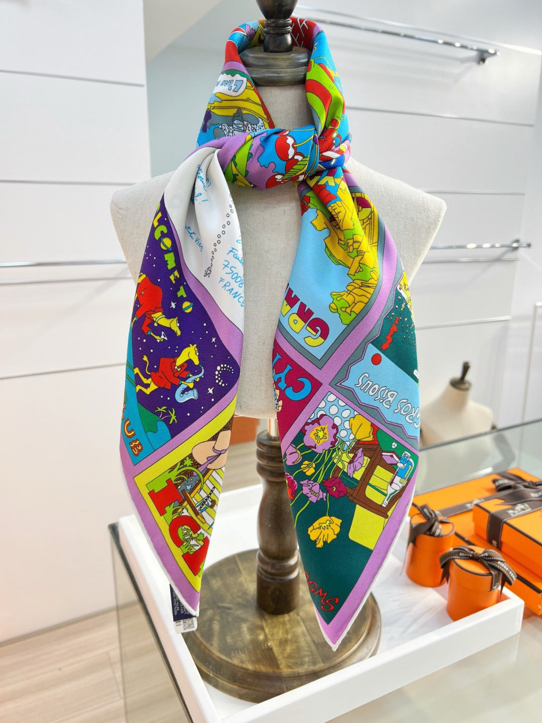 HM 26s Printed Square Scarf 88 In Silk 309943