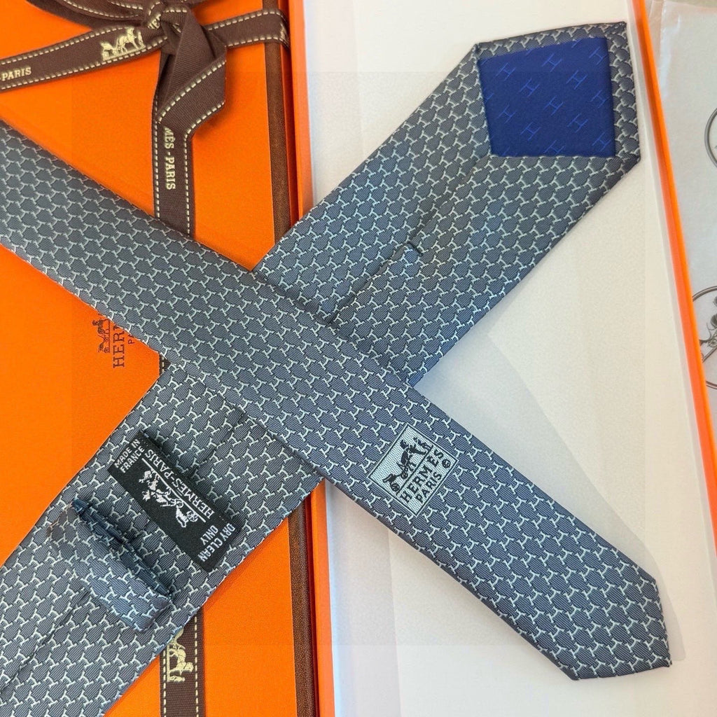 HM Hilario Tie Grey Twill Silk 210000