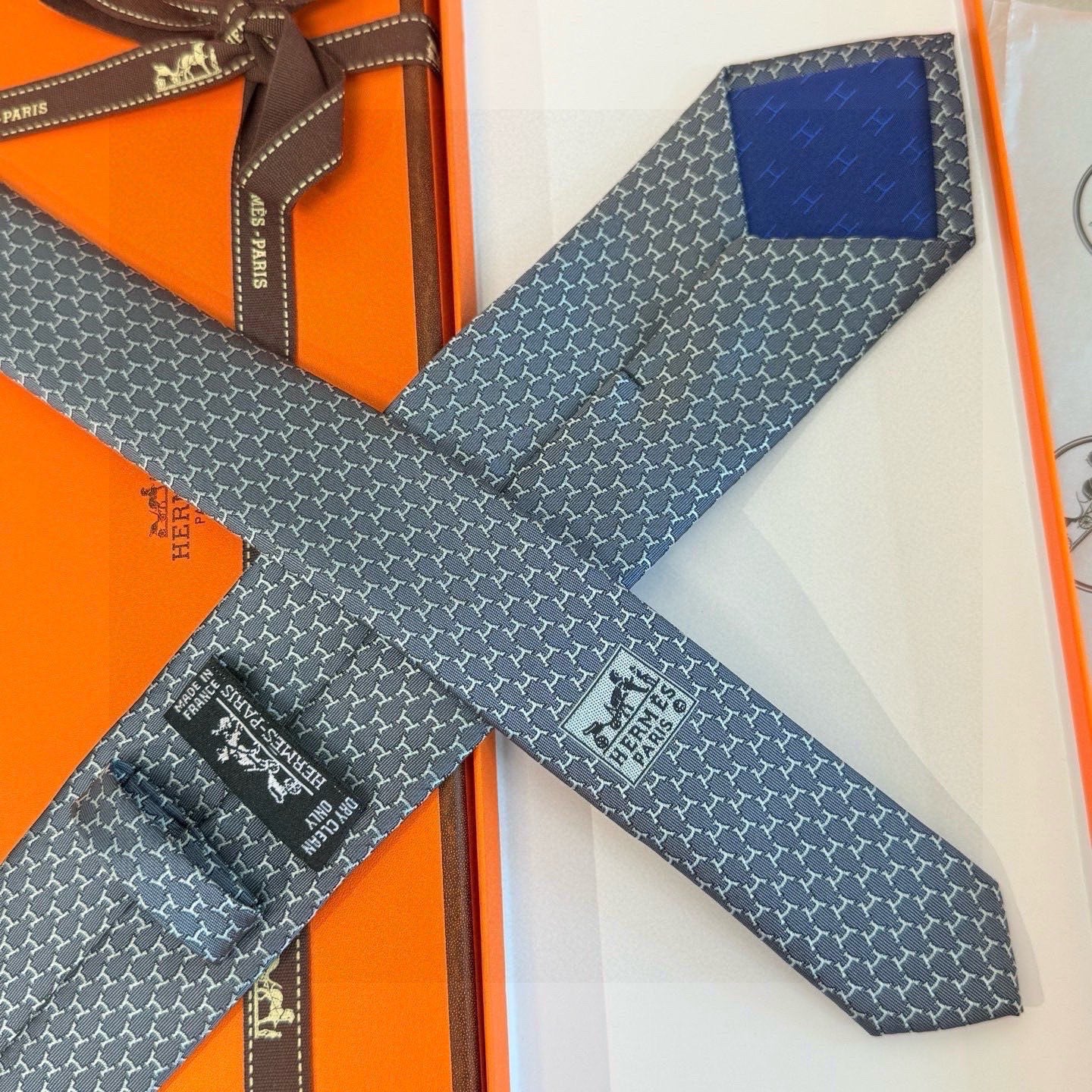 HM Hilario Tie Grey Twill Silk 210000