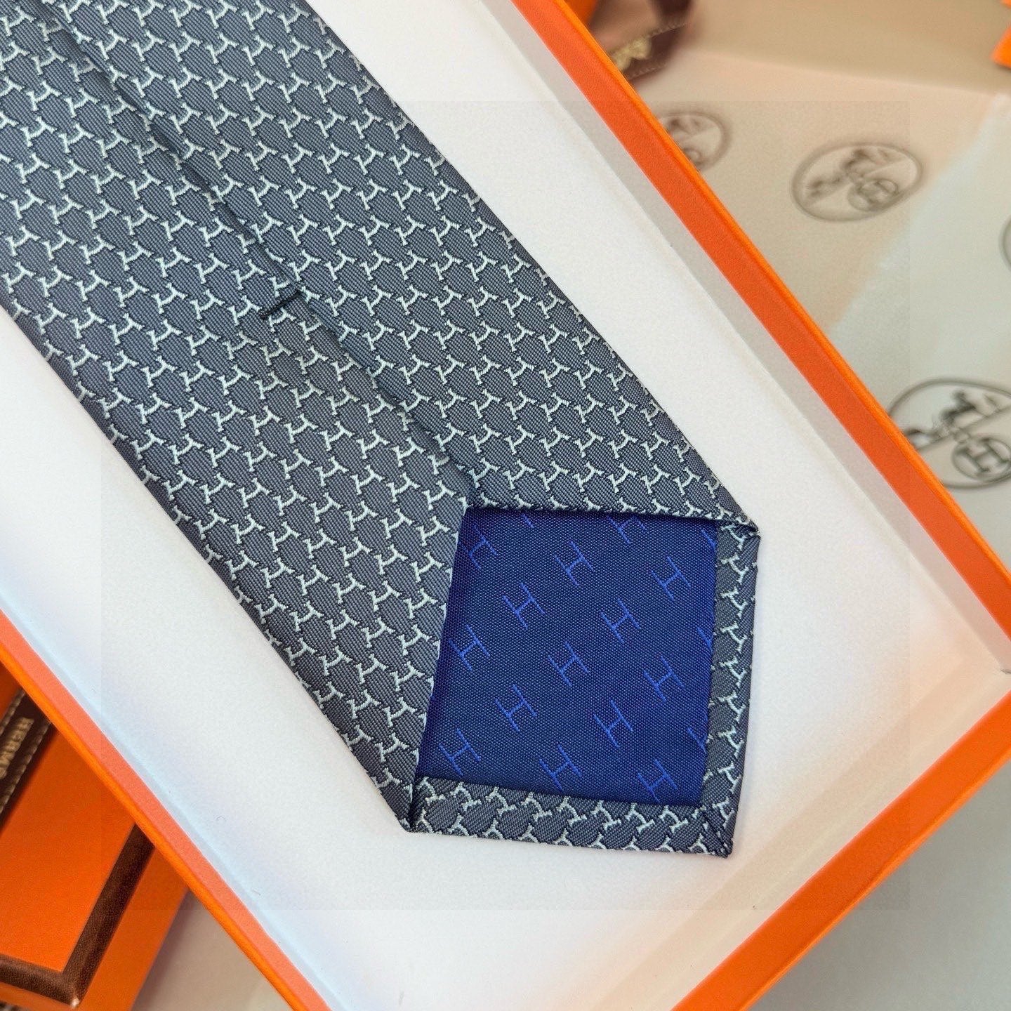 HM Hilario Tie Grey Twill Silk 210000