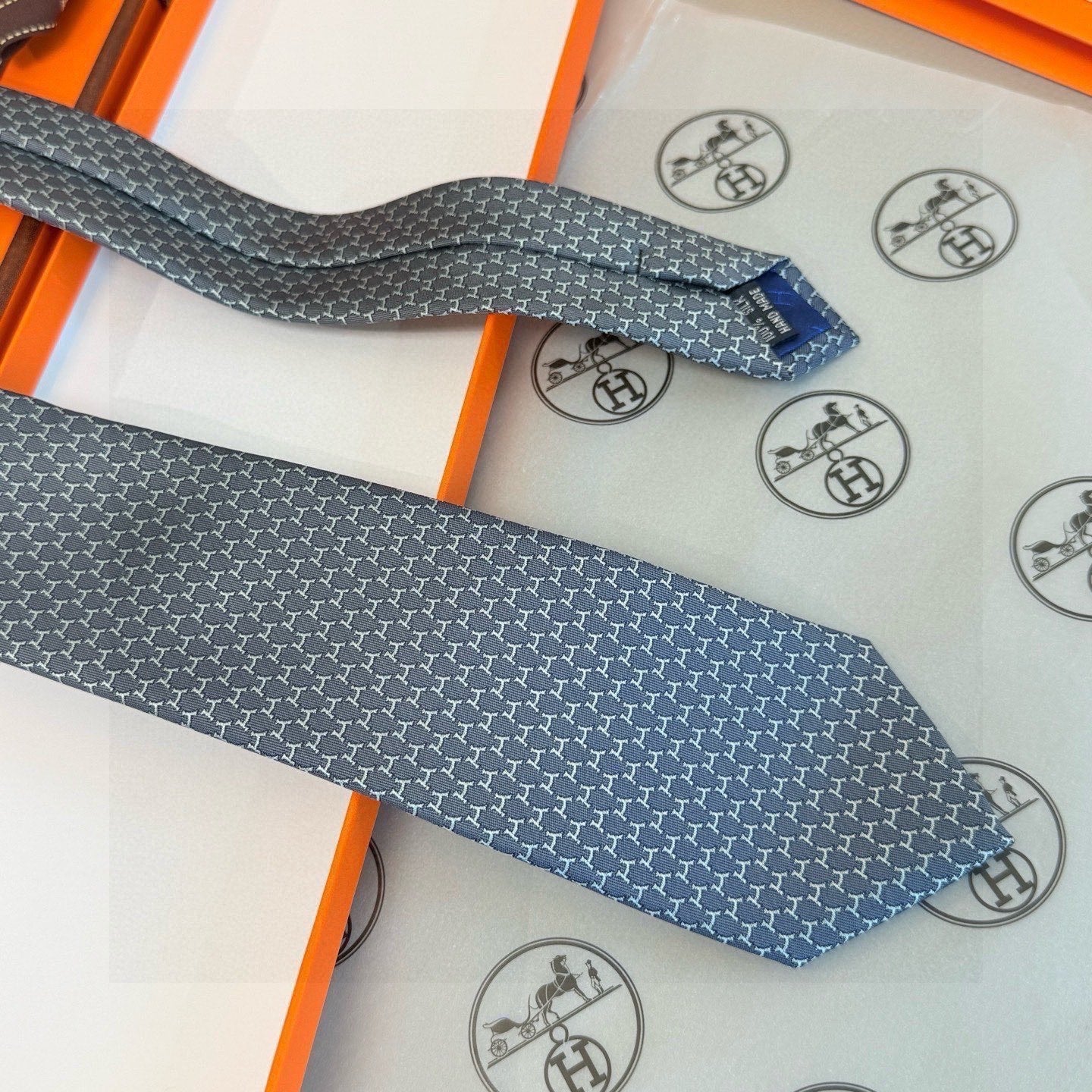 HM Hilario Tie Grey Twill Silk 210000