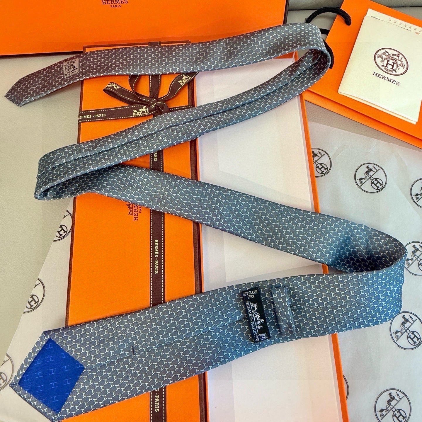 HM Hilario Tie Grey Twill Silk 210000