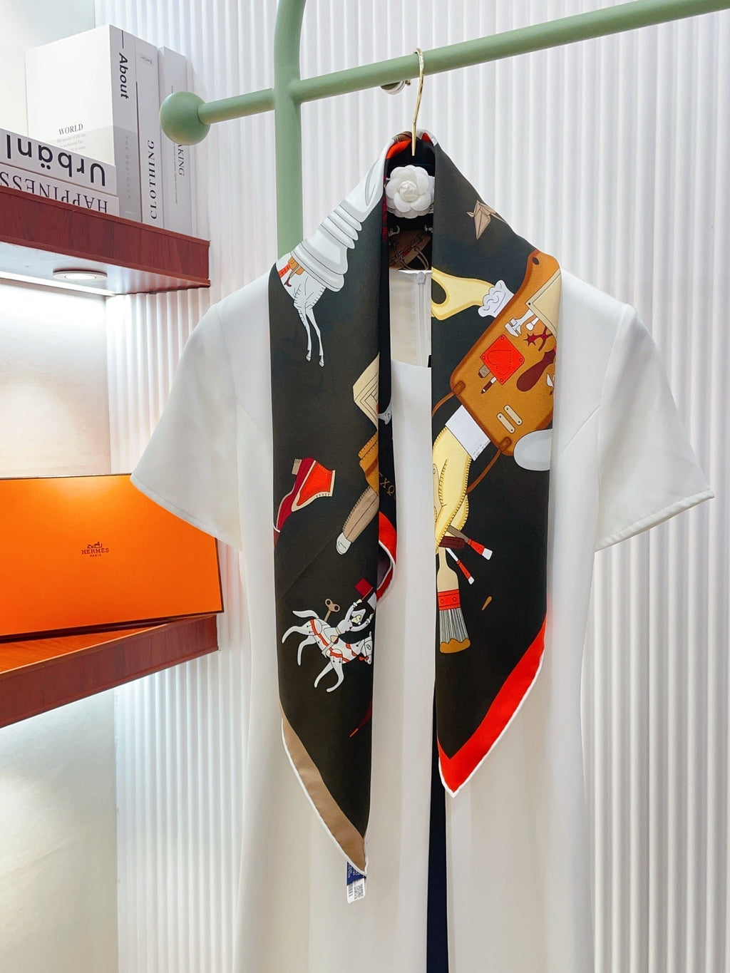 HM 26s Double-sided Scarf 90 White Black Colorful Twill Silk 150378