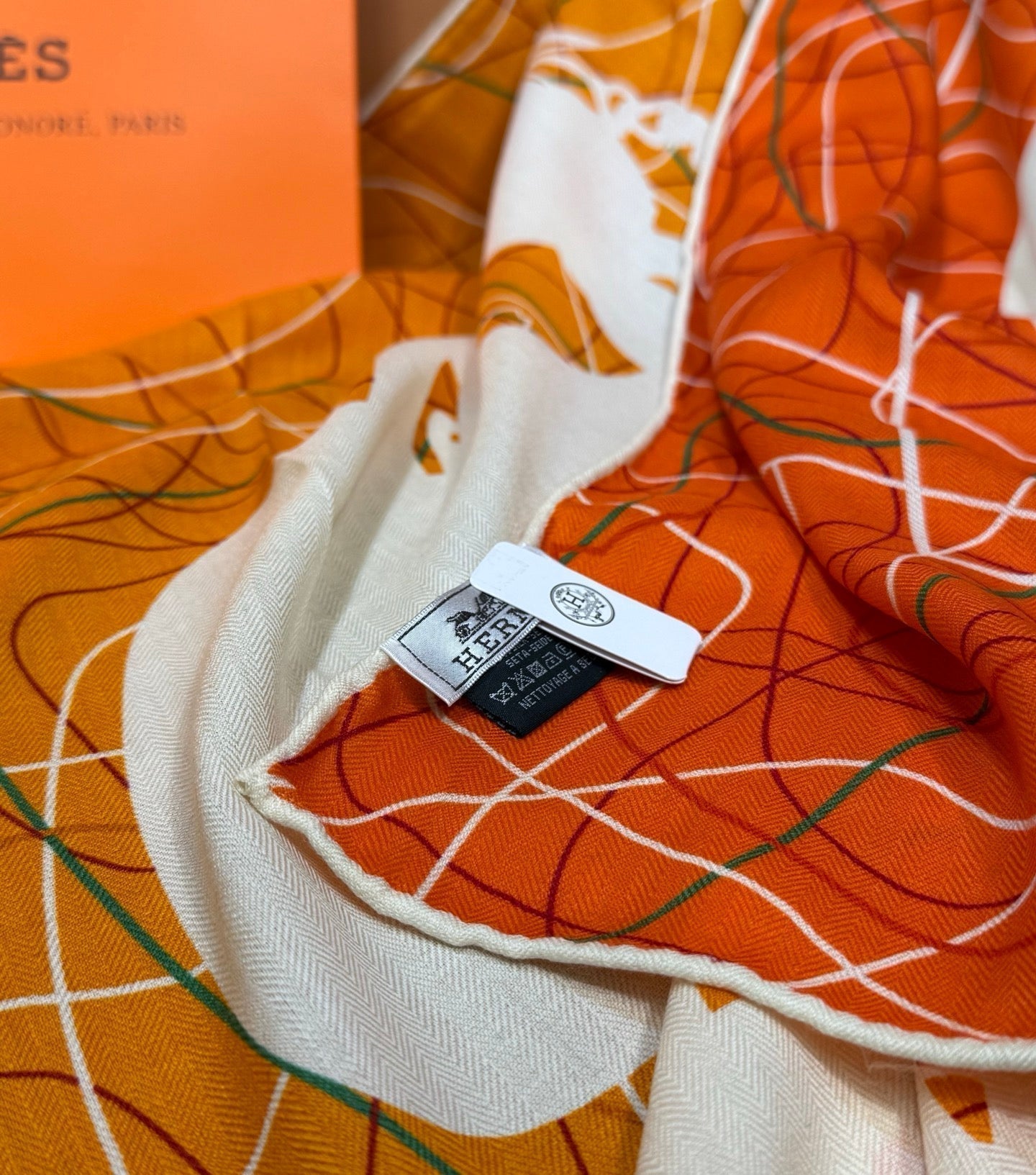 HM Brides de Gala au Fil de Soie Scarf 140x140cm Orange White Silk Cashmere 269487