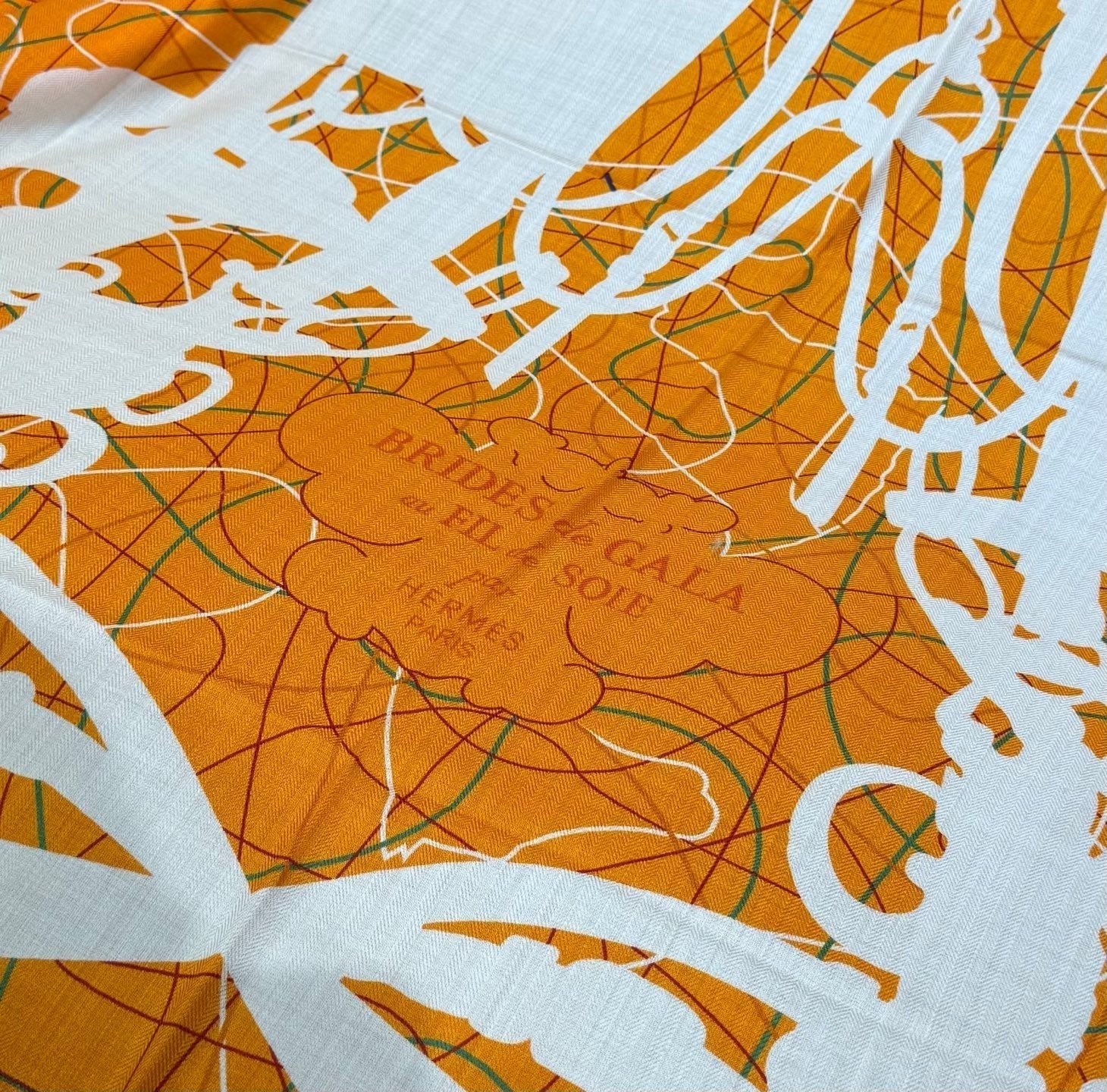 HM Brides de Gala au Fil de Soie Scarf 140x140cm Orange White Silk Cashmere 269487