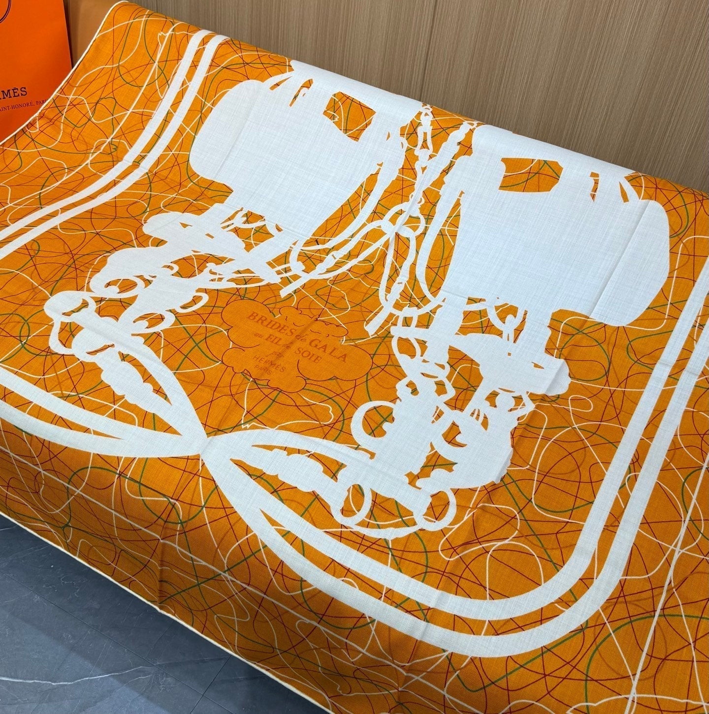 HM Brides de Gala au Fil de Soie Scarf 140x140cm Orange White Silk Cashmere 269487