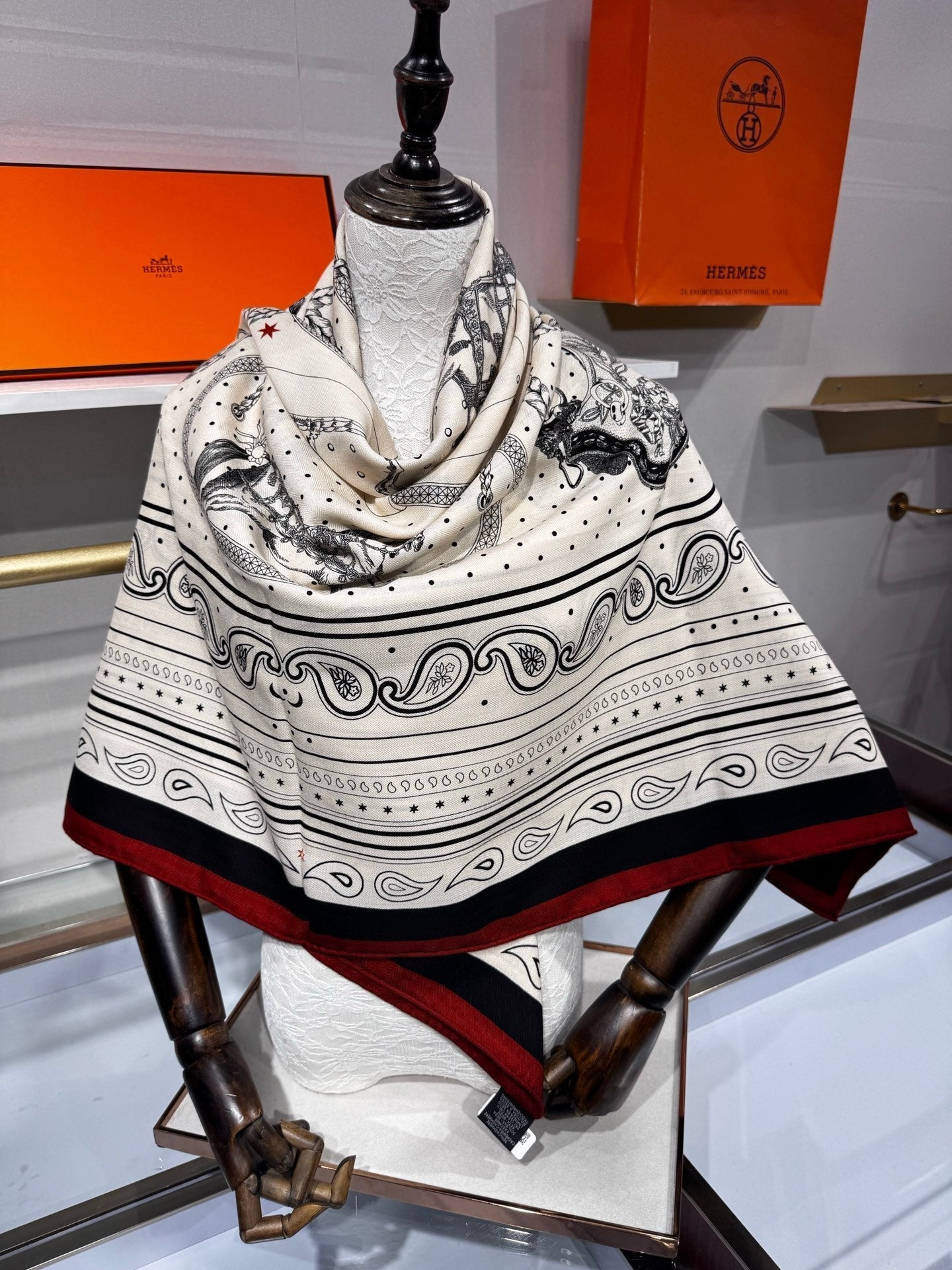 HM Grand Apparat Bandana Shawl 140x140cm Cream Black Cashmere Silk 212693