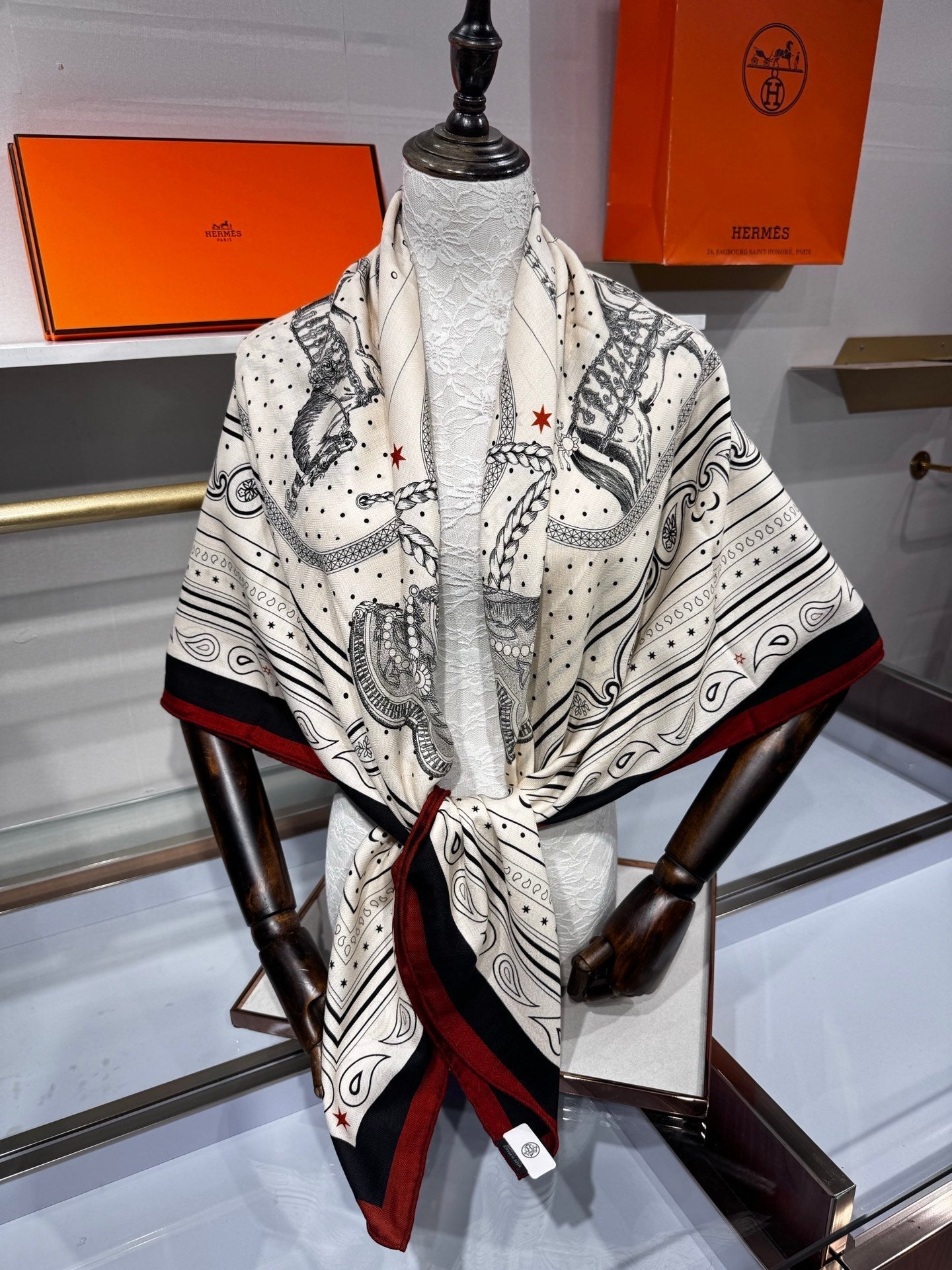 HM Grand Apparat Bandana Shawl 140x140cm Cream Black Cashmere Silk 212693