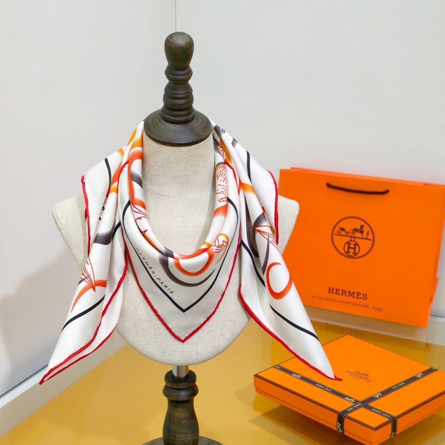 HM L'Appel du Large Scarf 90x90cm White Colorful Twill Silk 303272