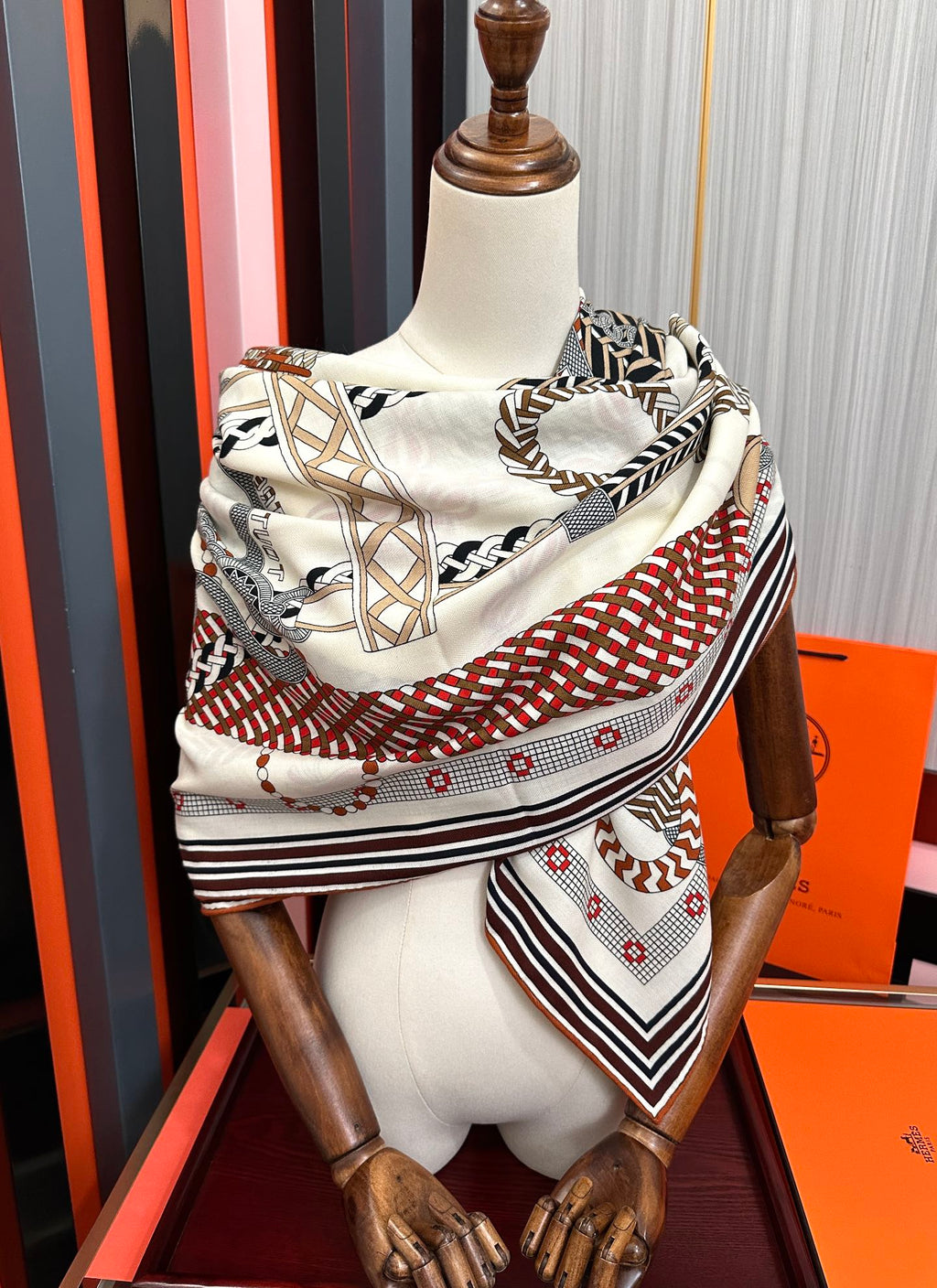 HM 26s Double-sided Scarf 140cm Blanc Gris Marron Silk Velvet 153111