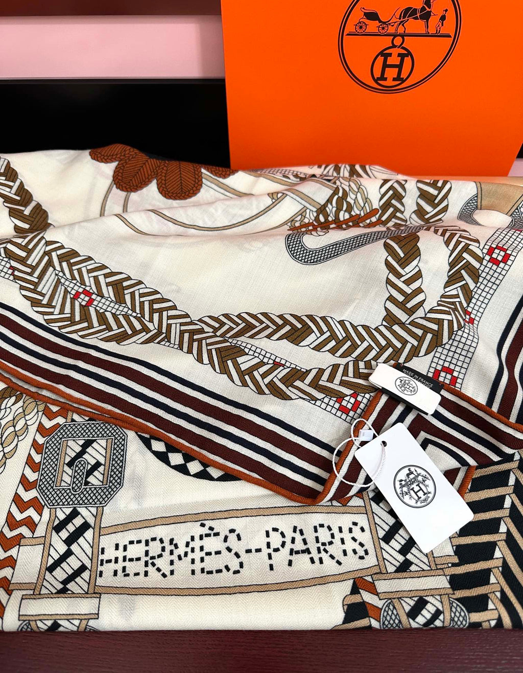 HM 26s Double-sided Scarf 140cm Blanc Gris Marron Silk Velvet 153111