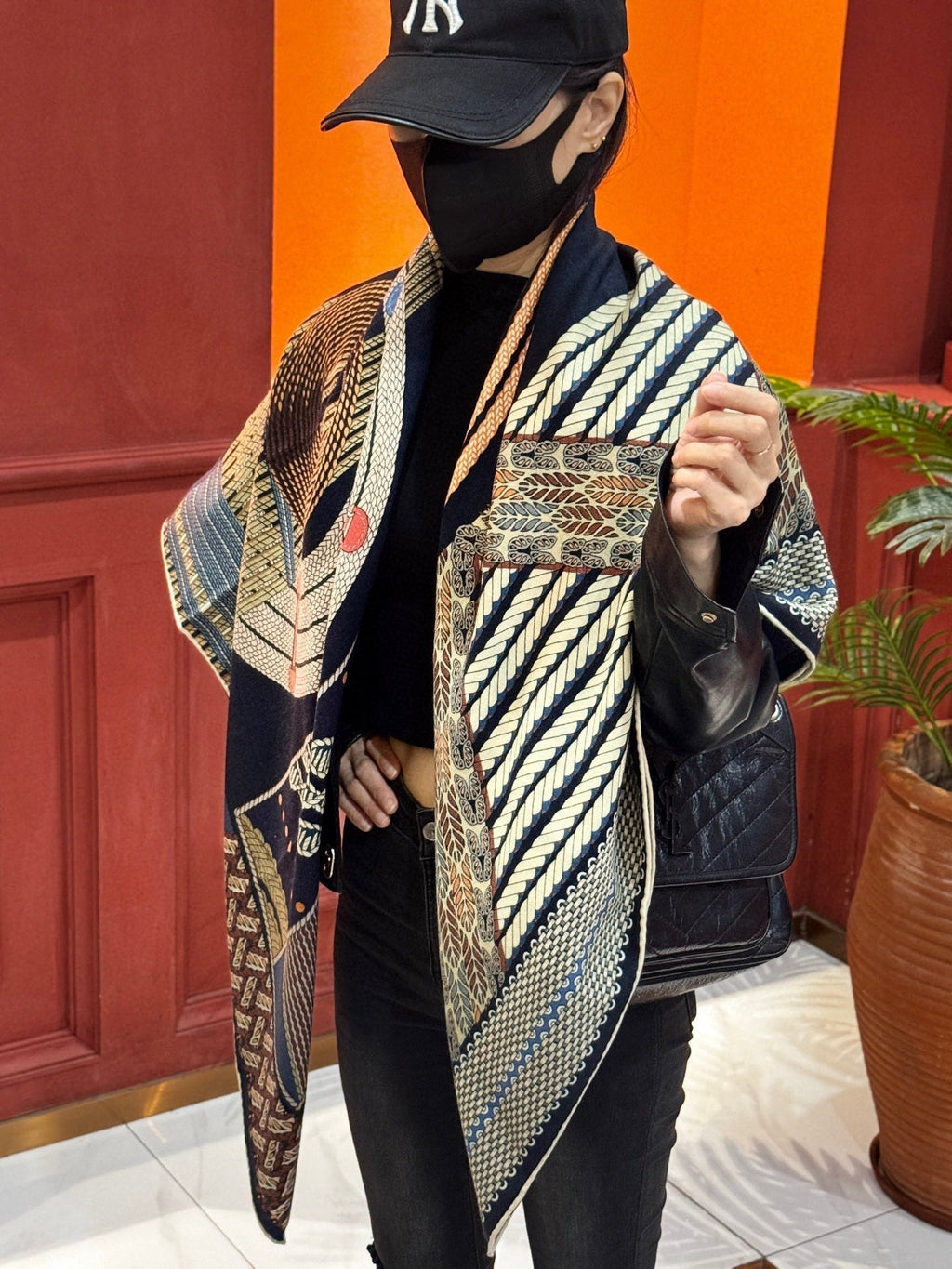 HM Dressage Tressage 140 CM Black White Colorful Cashmere And Silk 293224