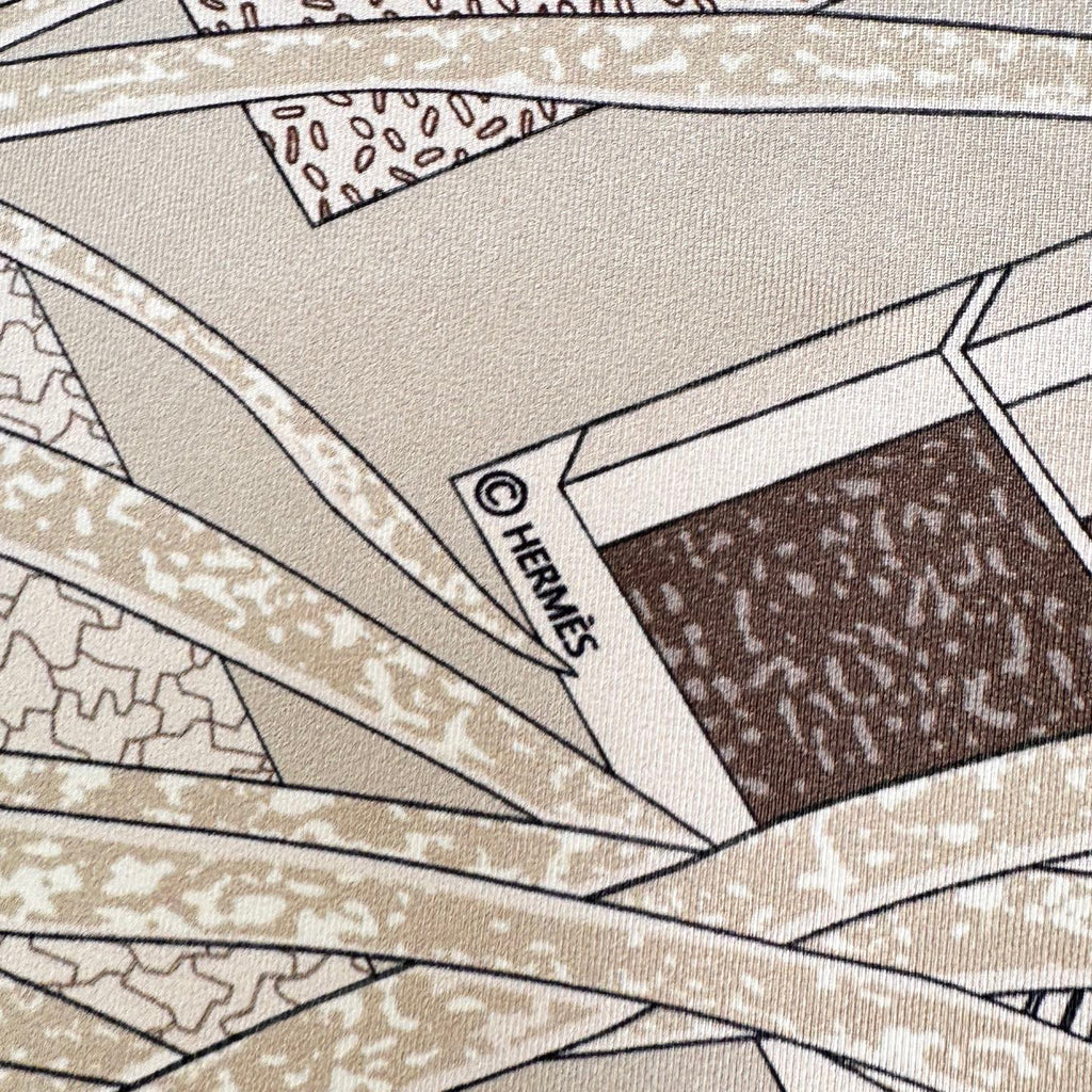 HM 26s Printed Square Scarf 88 In Silk 309441