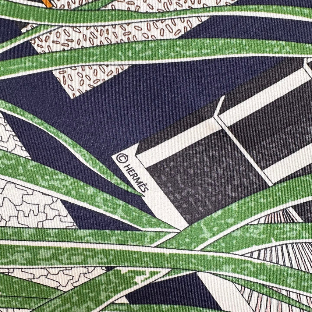 HM 26s Printed Square Scarf 88 In Silk 309442