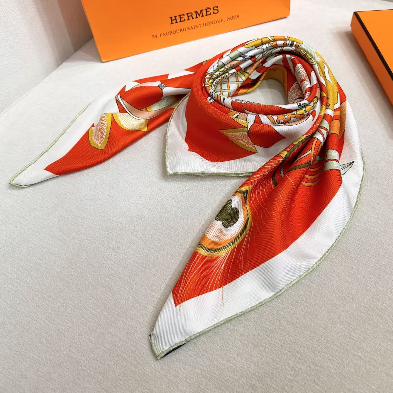 HM 26s Scarf 90 In Silk 303219