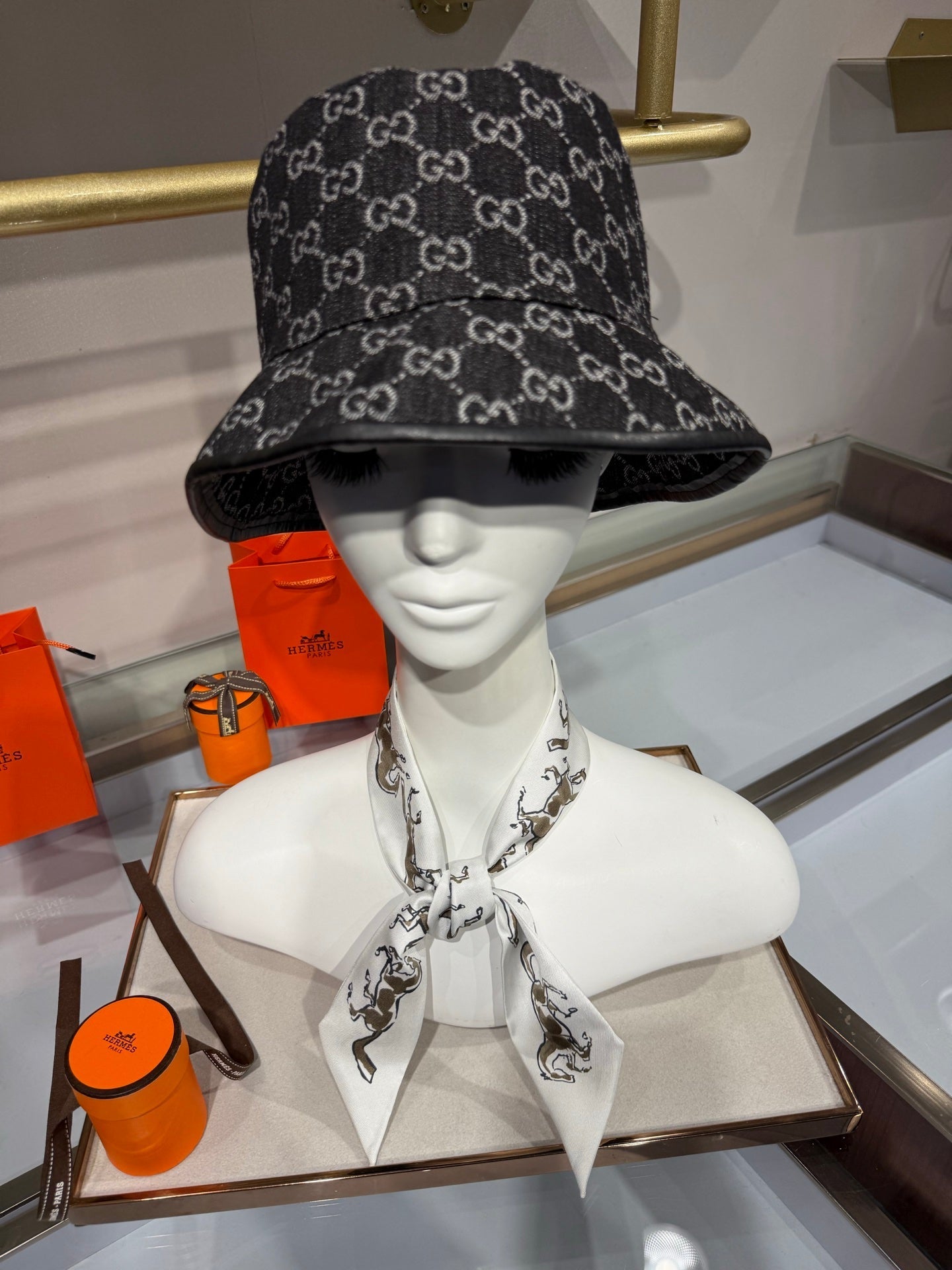 HM 26s Chevaux en Liberte Twilly 6x120cm Silk 213002